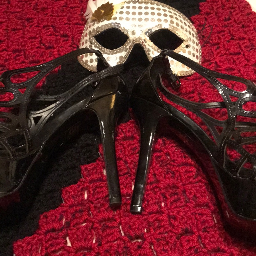 Shoes - Picture 3 of 5